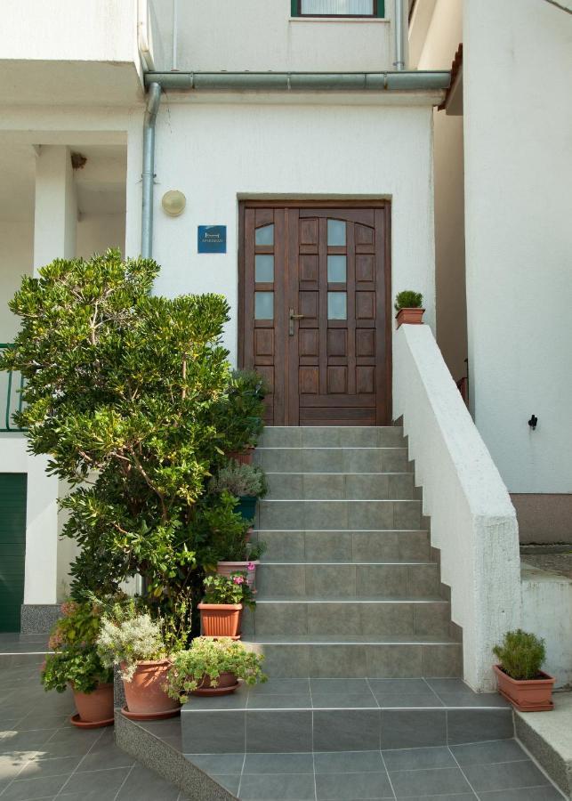 Apartments By The Sea Bilo, Primosten - 4191 מראה חיצוני תמונה