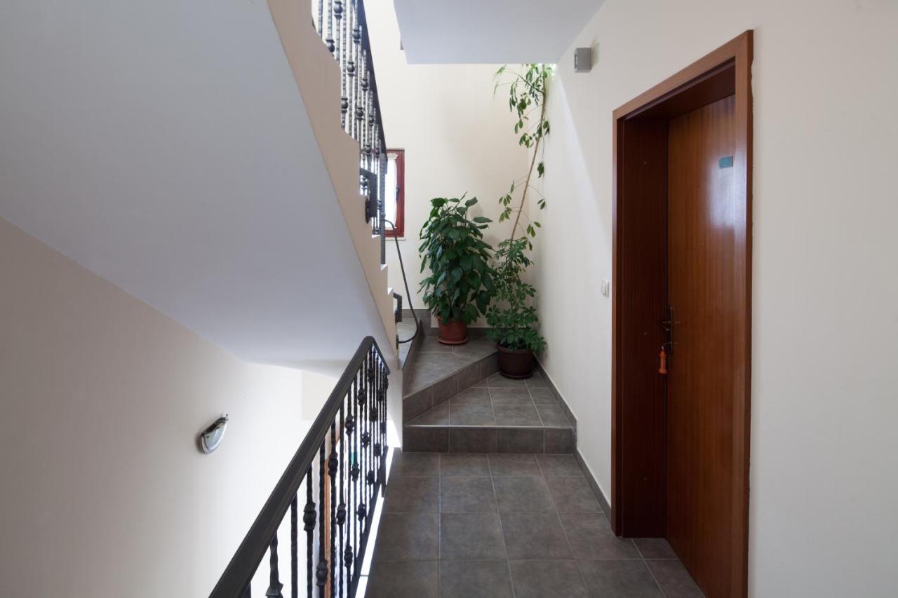 Apartments By The Sea Bilo, Primosten - 4191 מראה חיצוני תמונה
