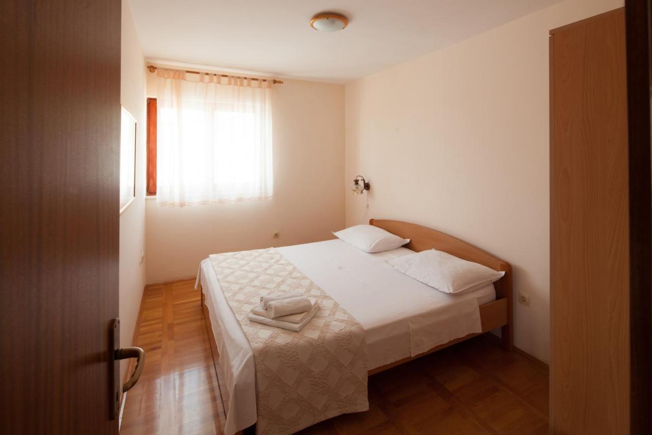 Apartments By The Sea Bilo, Primosten - 4191 מראה חיצוני תמונה