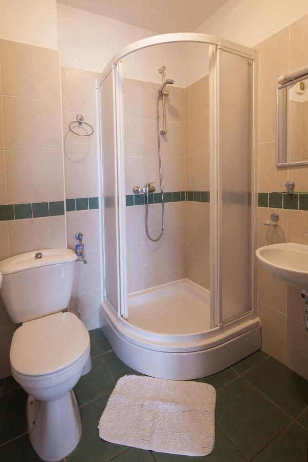 Apartments By The Sea Bilo, Primosten - 4191 מראה חיצוני תמונה