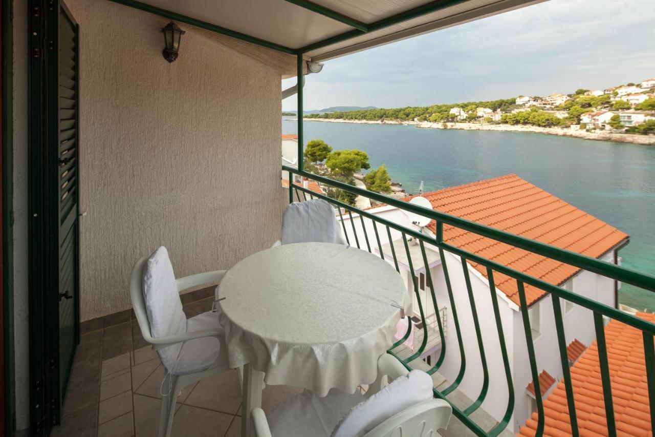 Apartments By The Sea Bilo, Primosten - 4191 מראה חיצוני תמונה